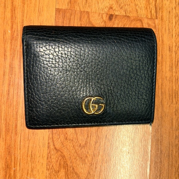 Authentic Gucci Leather Card Holder Snap Wallet - Picture 2 of 16